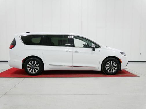 2023 Chrysler Pacifica Hybrid Limited
