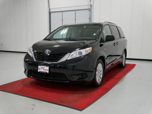 Midnight Black Metallic 2017 Toyota Sienna LE