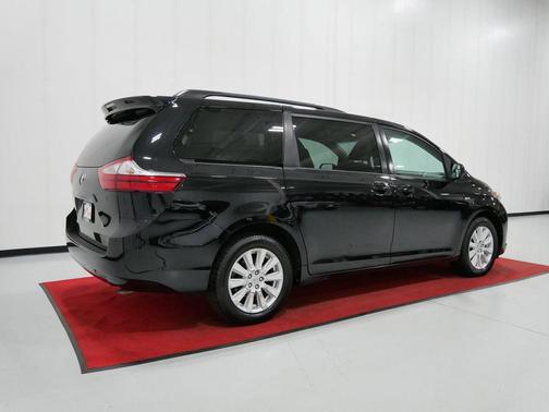 Midnight Black Metallic 2017 Toyota Sienna LE