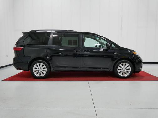 Midnight Black Metallic 2017 Toyota Sienna LE