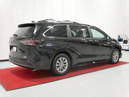 2024 Toyota Sienna XLE 7 Passenger