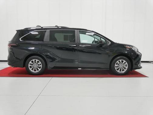2024 Toyota Sienna XLE 7 Passenger
