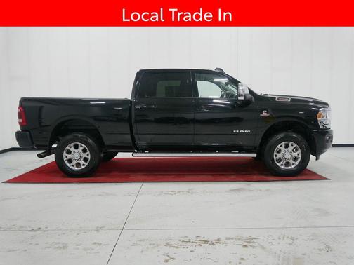 Diamond Black Crystal Pearlcoat 2024 RAM 3500 Laramie Crew Cab 4x4 6'4' Box