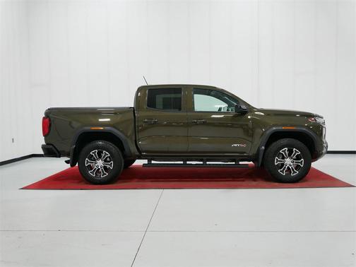 2024 GMC Canyon AT4