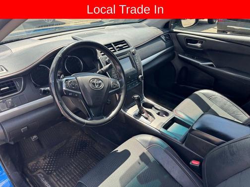 Blue Streak Metallic 2017 Toyota Camry SE