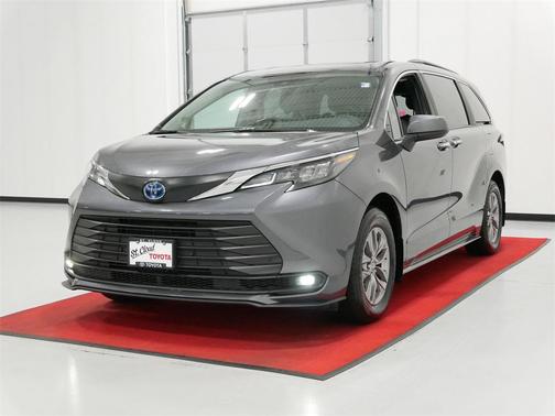 2025 Toyota Sienna XLE 7 Passenger