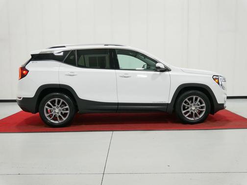 Summit White 2024 GMC Terrain SLT
