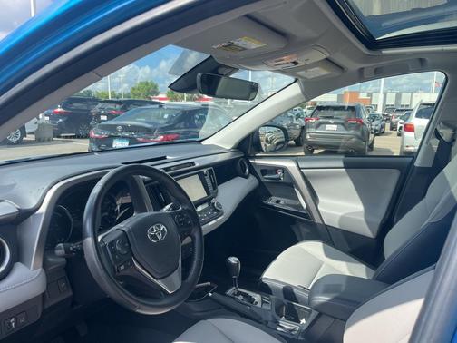 2018 Toyota RAV4 Hybrid SE