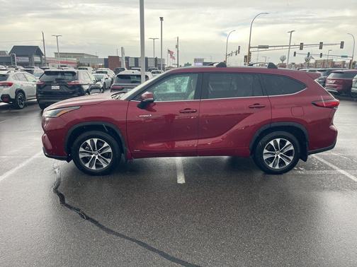 2021 Toyota Highlander Hybrid XLE