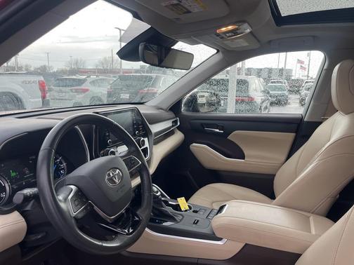 2021 Toyota Highlander Hybrid XLE