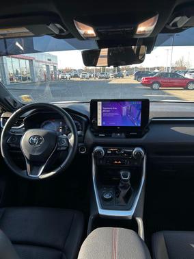 Wind Chill Pearl/Midnight Black Metallic 2025 Toyota RAV4 Hybrid SE