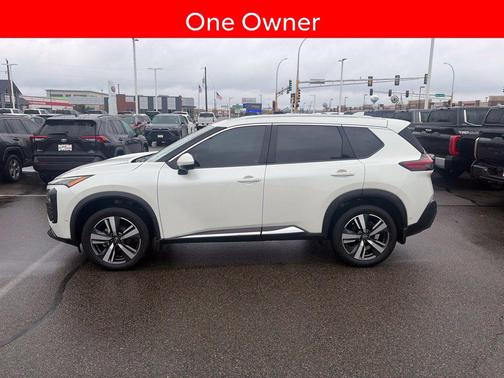 Pearl White Tricoat 2023 Nissan Rogue SL
