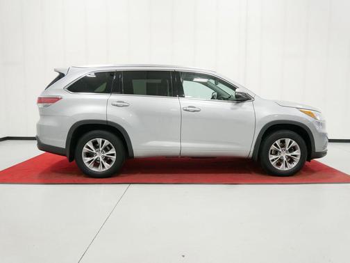 Silver Sky Metallic 2015 Toyota Highlander XLE
