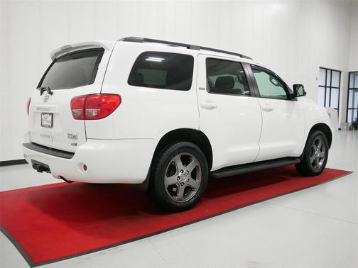 2017 Toyota Sequoia SR5