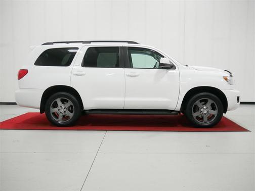 2017 Toyota Sequoia SR5