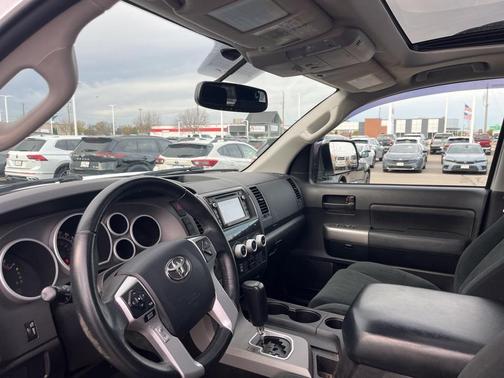 2017 Toyota Sequoia SR5