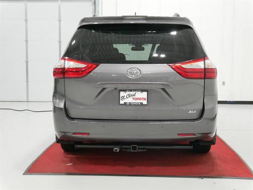 2018 Toyota Sienna XLE