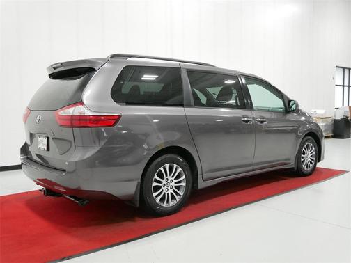 2018 Toyota Sienna XLE