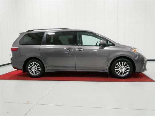 2018 Toyota Sienna XLE