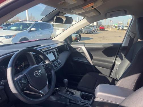 2017 Toyota RAV4 LE
