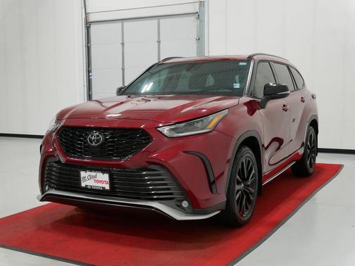 Ruby Flare Pearl 2024 Toyota Highlander XSE
