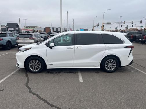 2021 Toyota Sienna LE