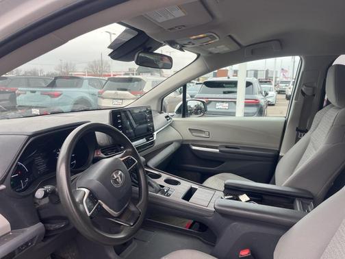 2021 Toyota Sienna LE