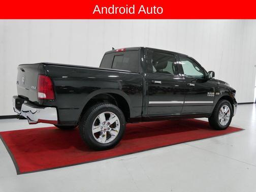 Brilliant Black Crystal Pearlcoat 2018 RAM 1500 Big Horn