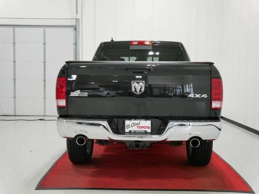 Brilliant Black Crystal Pearlcoat 2018 RAM 1500 Big Horn