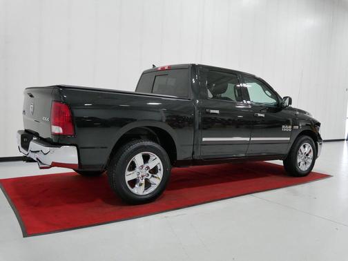 Brilliant Black Crystal Pearlcoat 2018 RAM 1500 Big Horn