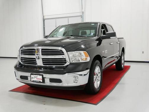 Brilliant Black Crystal Pearlcoat 2018 RAM 1500 Big Horn