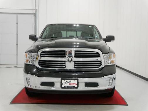Brilliant Black Crystal Pearlcoat 2018 RAM 1500 Big Horn