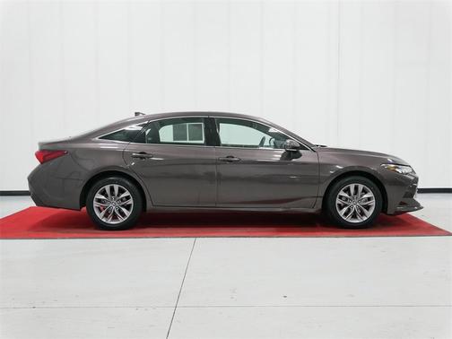 2019 Toyota Avalon XLE