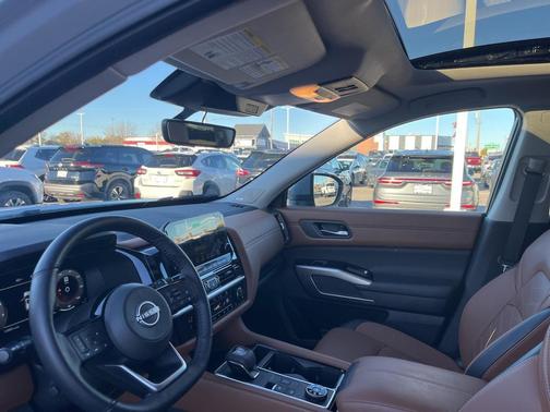 2024 Nissan Pathfinder Platinum 4WD