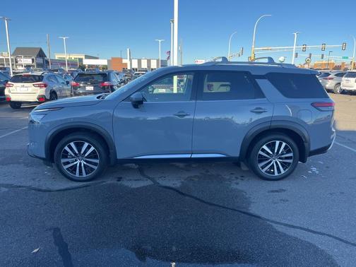 2024 Nissan Pathfinder Platinum 4WD