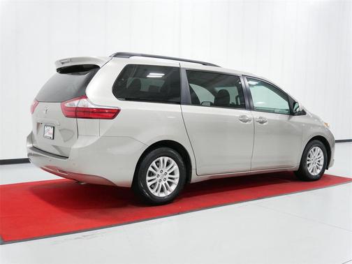 2017 Toyota Sienna XLE