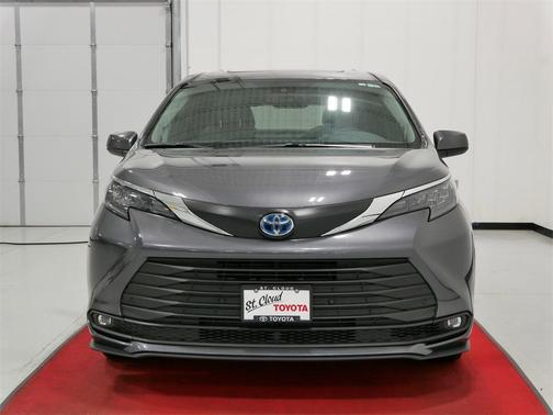 2025 Toyota Sienna XLE 7 Passenger