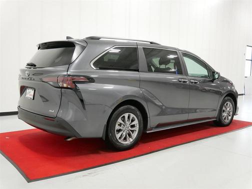2025 Toyota Sienna XLE 7 Passenger