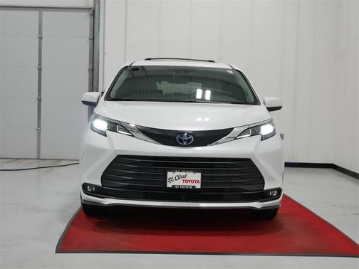 2025 Toyota Sienna XLE