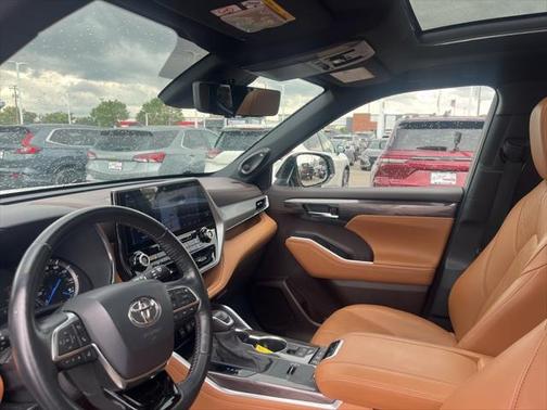 2021 Toyota Highlander Hybrid Platinum