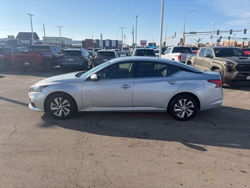 2022 Nissan Altima S FWD