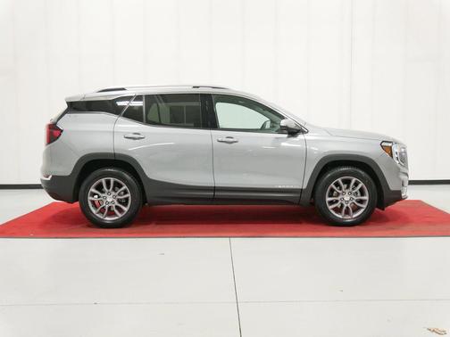 Sterling Metallic 2024 GMC Terrain SLT