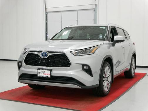 Celestial Silver Metallic 2023 Toyota Highlander Hybrid Platinum