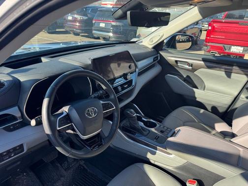 Celestial Silver Metallic 2023 Toyota Highlander Hybrid Platinum