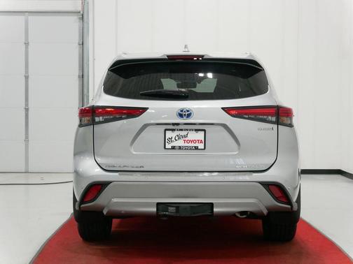 Celestial Silver Metallic 2023 Toyota Highlander Hybrid Platinum