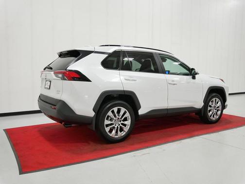 Wind Chill Pearl 2025 Toyota RAV4 XLE Premium