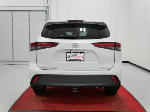 Pearl 2022 Toyota Highlander XLE