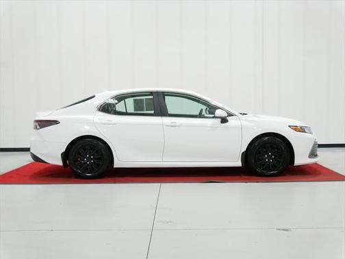 2024 Toyota Camry Hybrid LE
