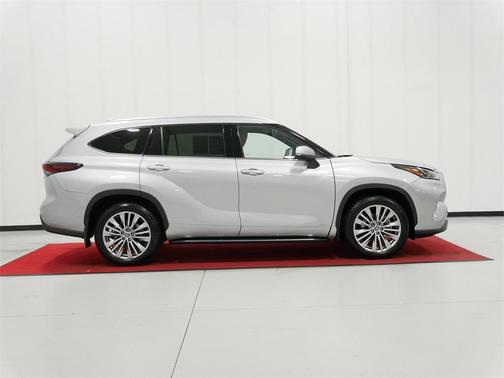 2024 Toyota Highlander Hybrid Platinum