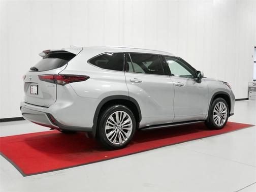 2024 Toyota Highlander Hybrid Platinum